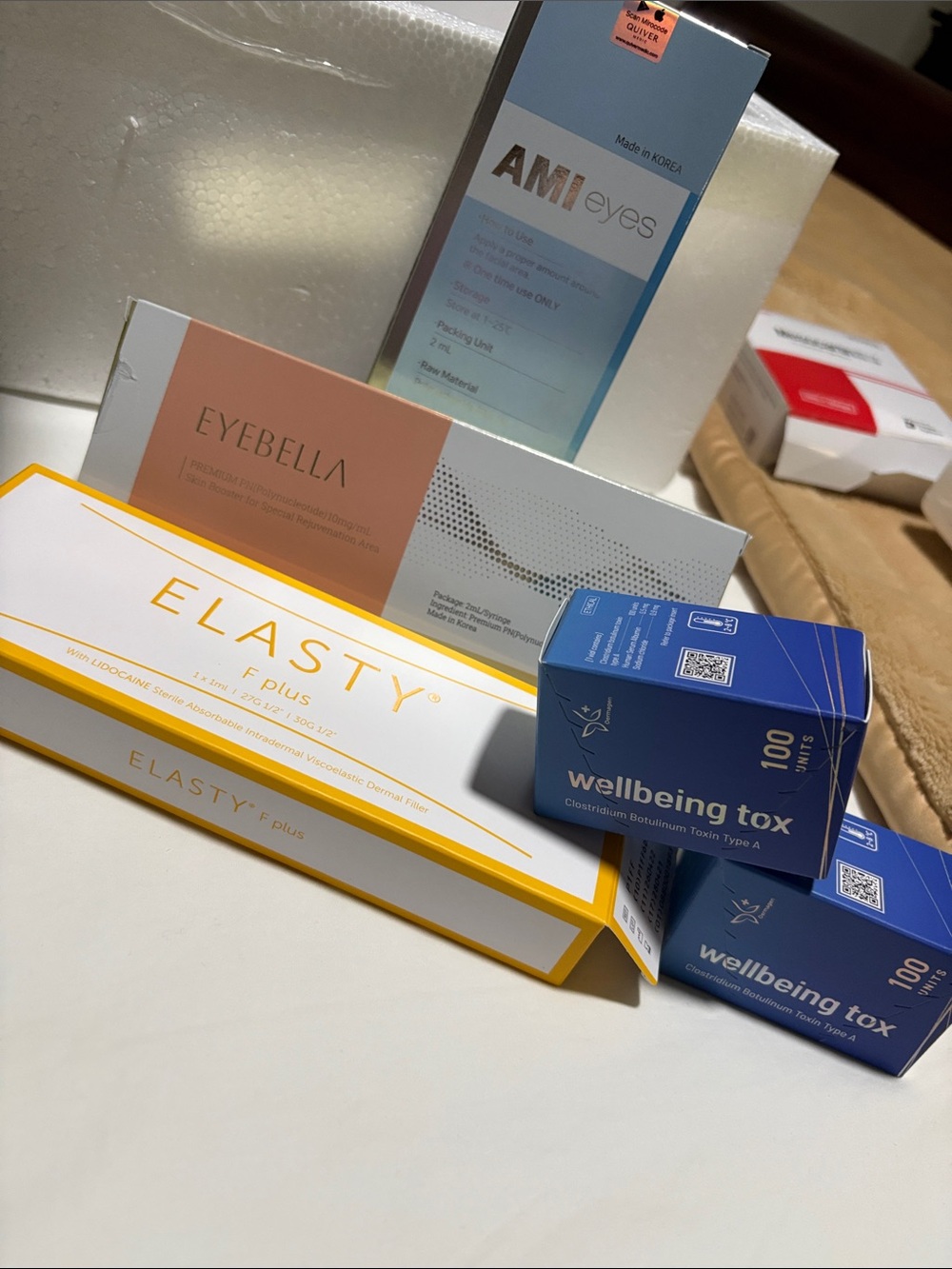 ELASTY F Plus Cosmetic Box with AMI Eyes & Eyebella